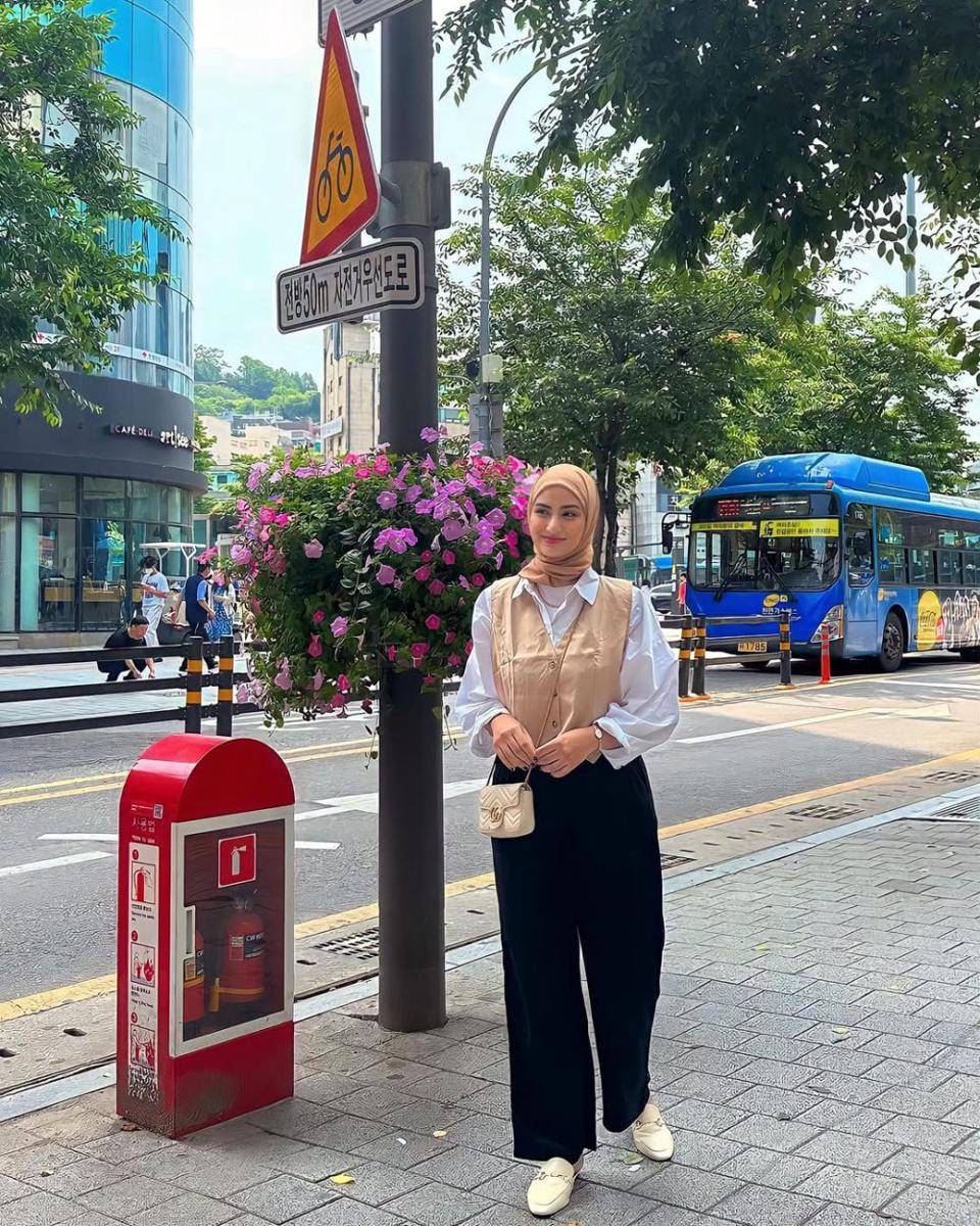 Padu padan outfit cokelat ala Munira Agile (instagram.com/miraagile)