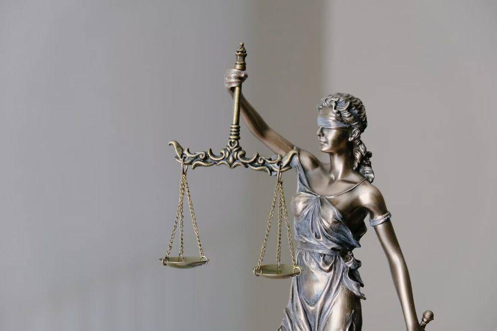 ilustrasi hukum (unsplash.com/Tingey Injury Law Firm)