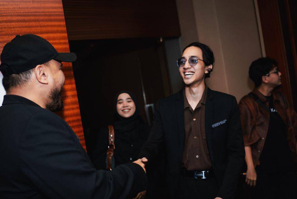 Dewa Dayana (instagram.com/dewadayana_)