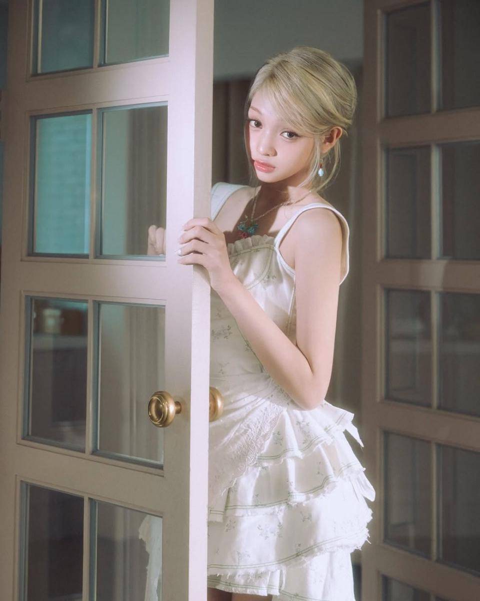 Gehlee UNIS (instagram.com/unis_offcl)