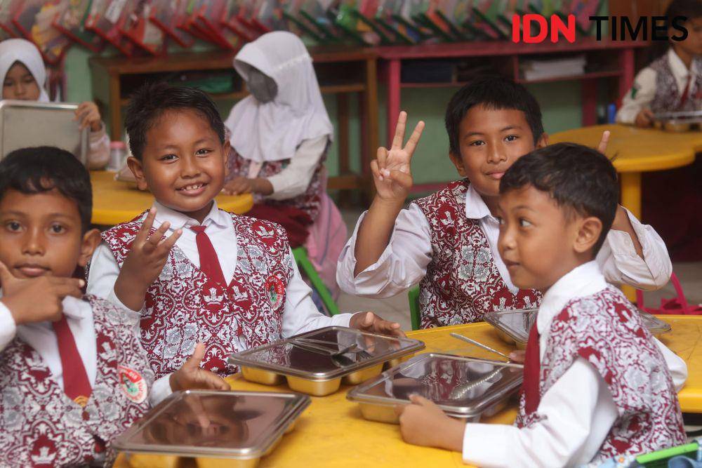 Kepala Dinas Pendidikan dan Kebudayaan Balikpapan, Irfan Taufiq menyebut MBG di Balikpapan berjalan lancar tanpa kendala berarti. (IDN Times/Erik Alfian)