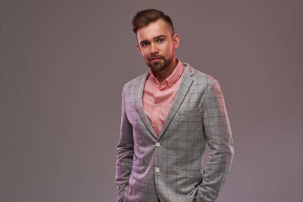 ilustrasi warna yang cocok dengan warna pink (freepik.com/halayalex)
