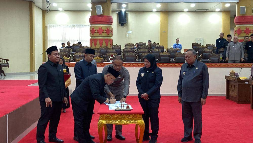 Paripurna DPRD Bandar Lampung bersama dengan Walikota Bandar Lampung, Eva Dwiana saat bahas RPJMD 2025-2029 (IDN Times/Muhaimin)
