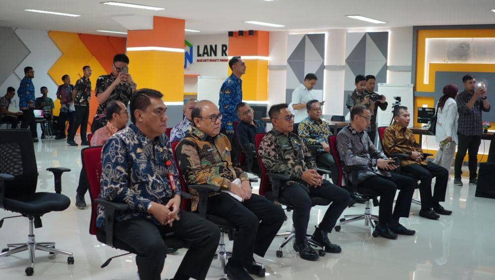 Para peserta seleksi terbuka calon Sekda Kota Makassar mengikuti tahapan asesmen di Puslatbang KMP LAN RI, Kamis (17/4/2025). (Dok. Humas Pemkot Makassar)