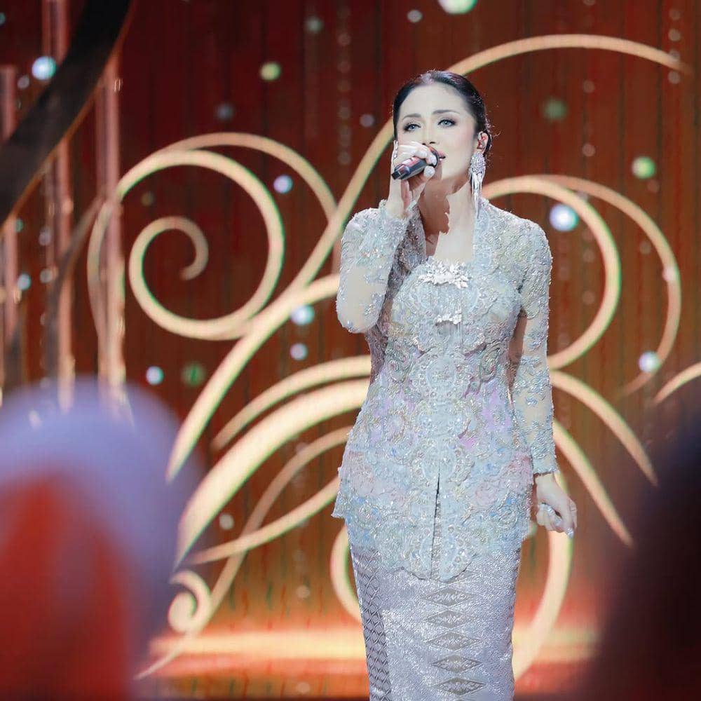 potret Kris Dayanti di acara Anugerah Puspa Bangsa 2025 (instagram.com/krisdayantilemos)