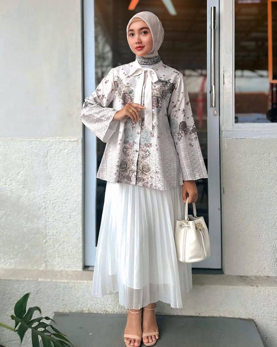 potret ide padu padan outfit ala Dwi Bidari