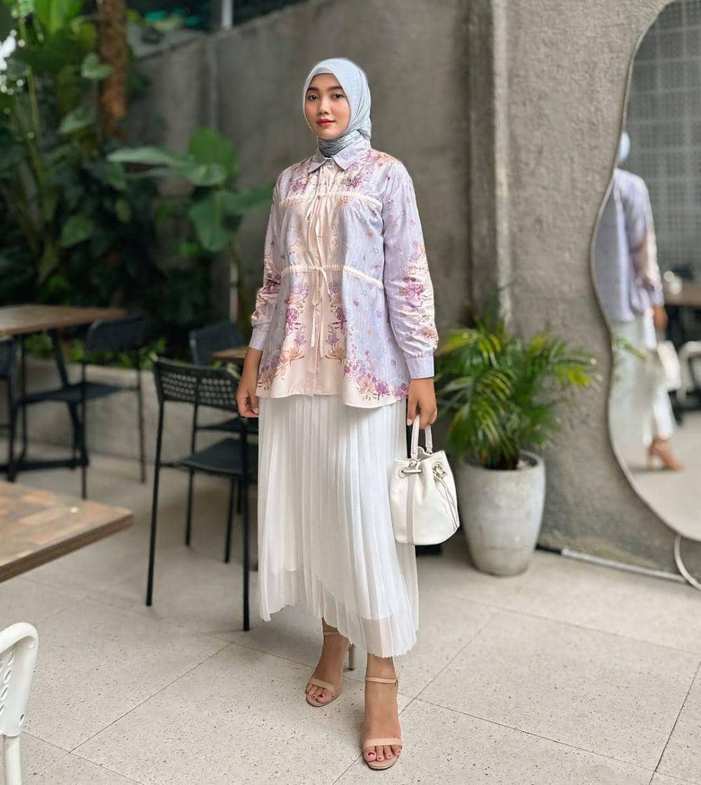 potret ide padu padan ala Dwi Bidari