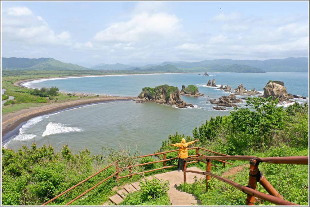 Wisata Teluk Love Jember: Lokasi, Harga Tiket dan Tipsnya