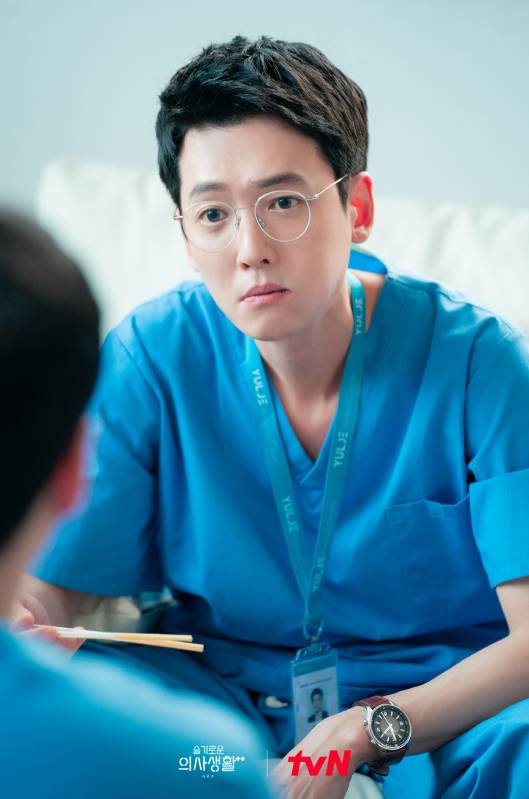 Jung Kyung Ho di drama Hospital Playlist 2 (Dok. tvN/Hospital Playlist 2)