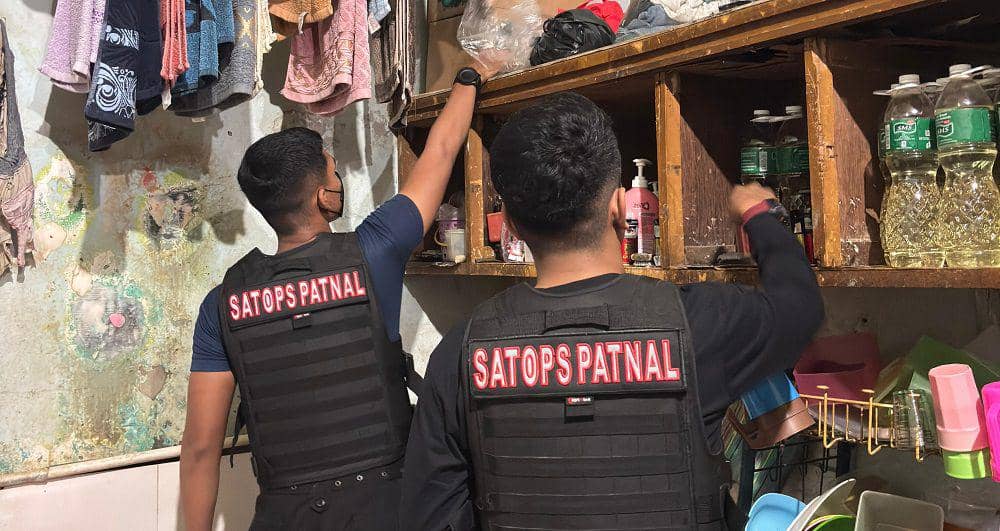 Razia Lapas Kelas IIA Padang, Petugas Temukan HP dan Pisau