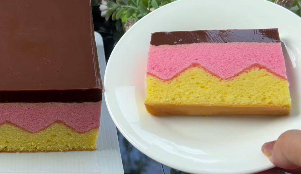 ilustrasi madonna cake cokelat stroberi (YouTube.com/HOBI MASAK)