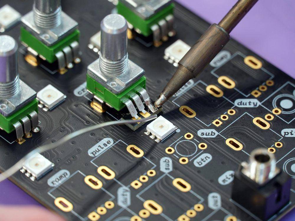 Ilustrasi sirkuit elektronik (pixabay.com/theaflowers)