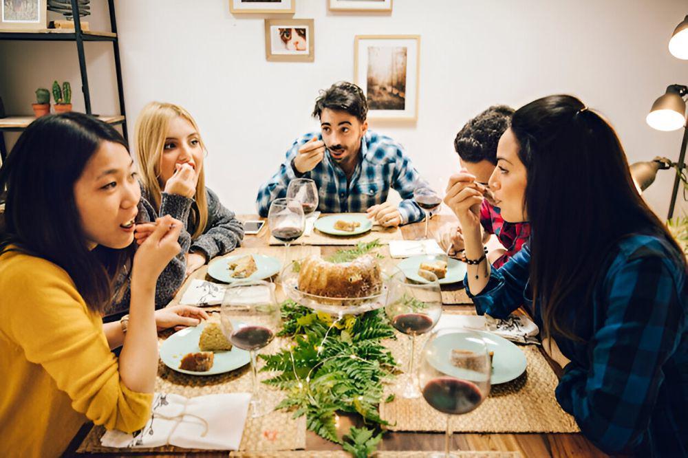 ilustrasi kegiatan potluck (freepik.com/freepik)