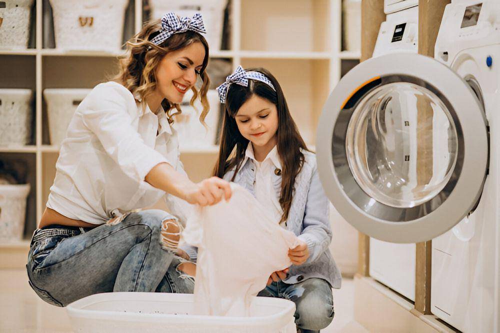 ilustrasi self laundry (freepik.com/senivpetro)