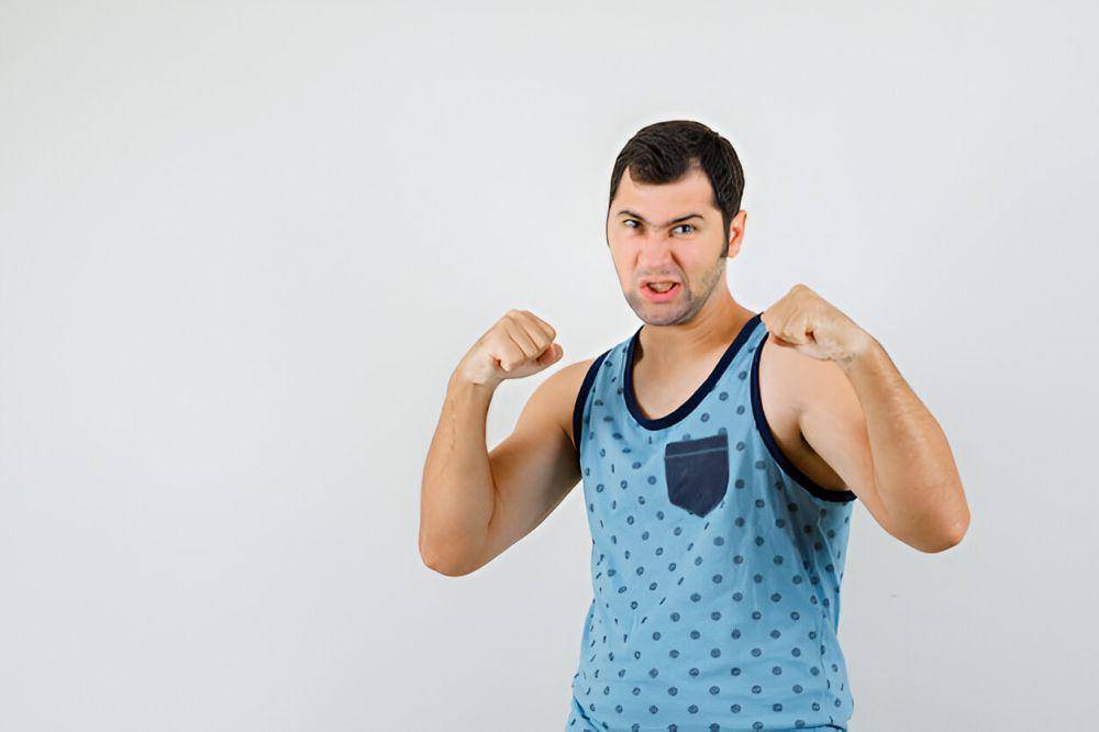 ilustrasi pria sedang bulking (freepik.com/8photo)
