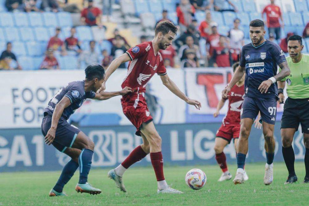 Salah satu momen pertandingan pekan ke-12 BRI Liga 1 2024/2025 antara PSM Makassar versus Borneo FC Samarinda di Stadion Batakan Balikpapan pada 2 Desember 2024. (Instagram.com/psm_makassar)