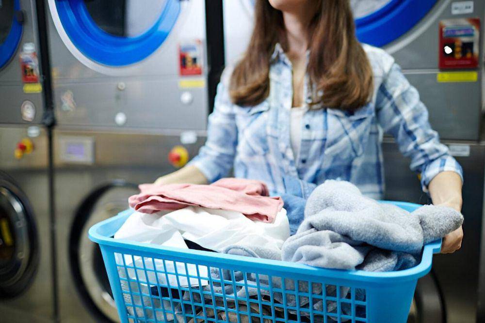 ilustrasi self laundry (freepik.com/pressfoto)