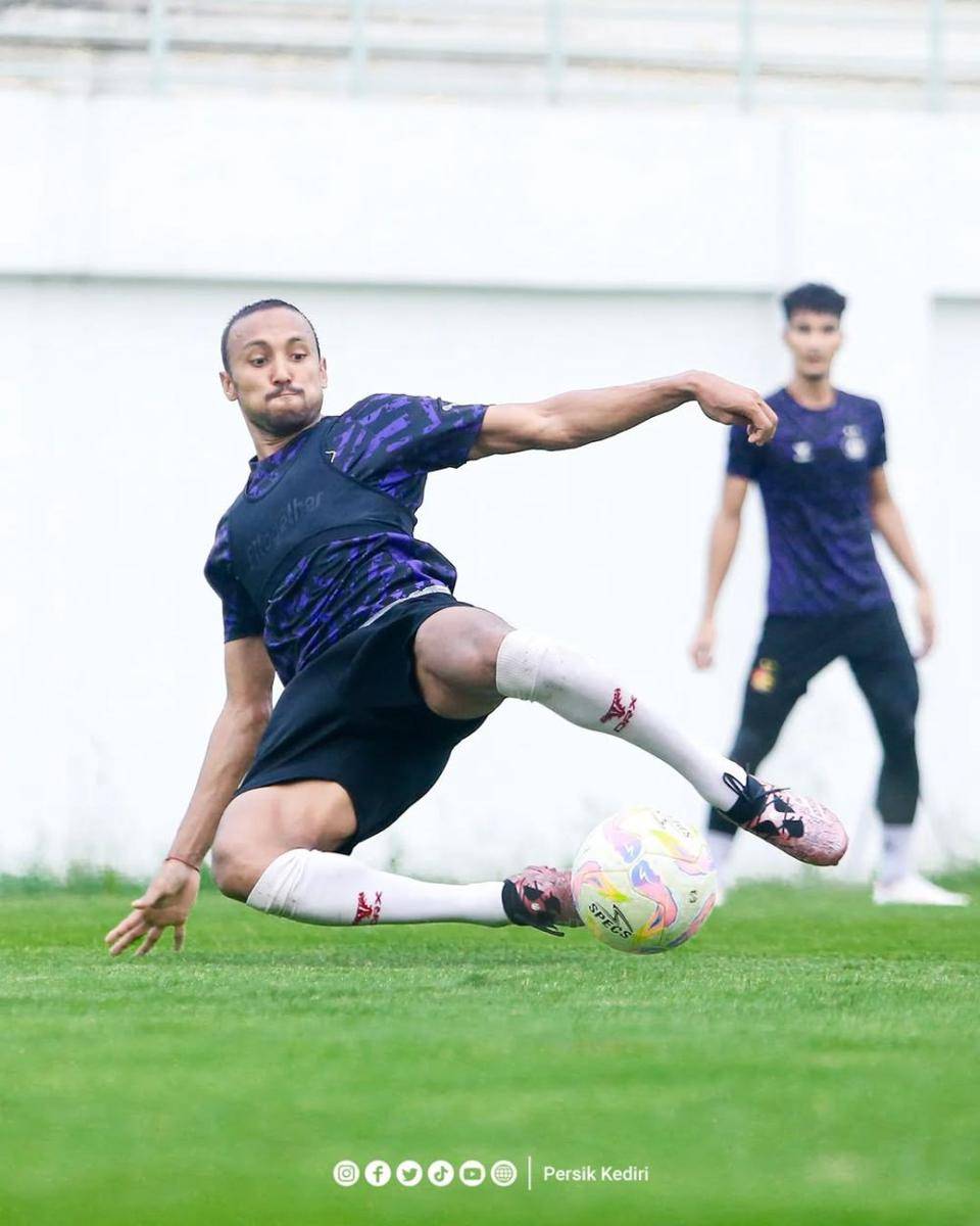 Pemain Persik Kediri saat berlatih. Instagram.com/persikfcofficial