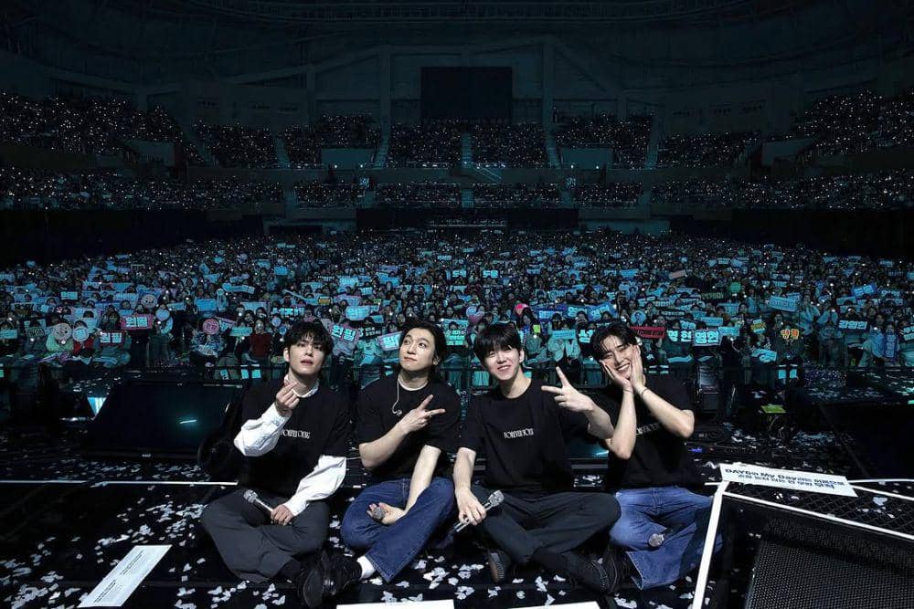 Day 6 berfoto bersama MyDay (Instagram.com/day6kilogram)