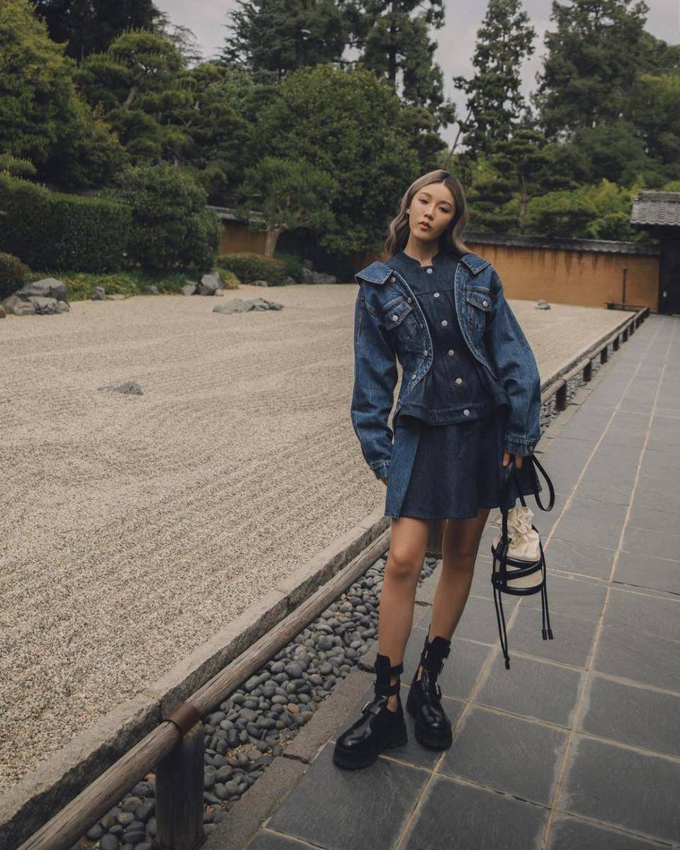 gaya denim on denim ala Jenny Tsang (instagram.com/tsangtastic)