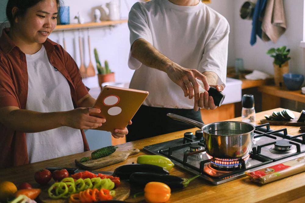 Ilustrasi memasak ayam kesrut. Pexels/Anna Shvets