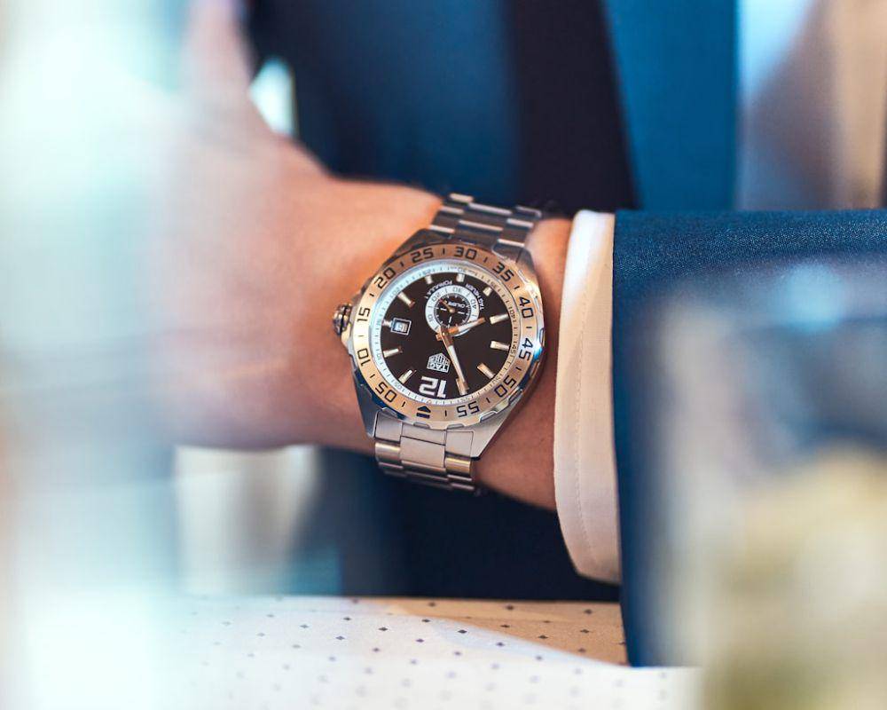 ilustrasi Tag Heuer Monaco (unsplash.com/Timo Tirlk)