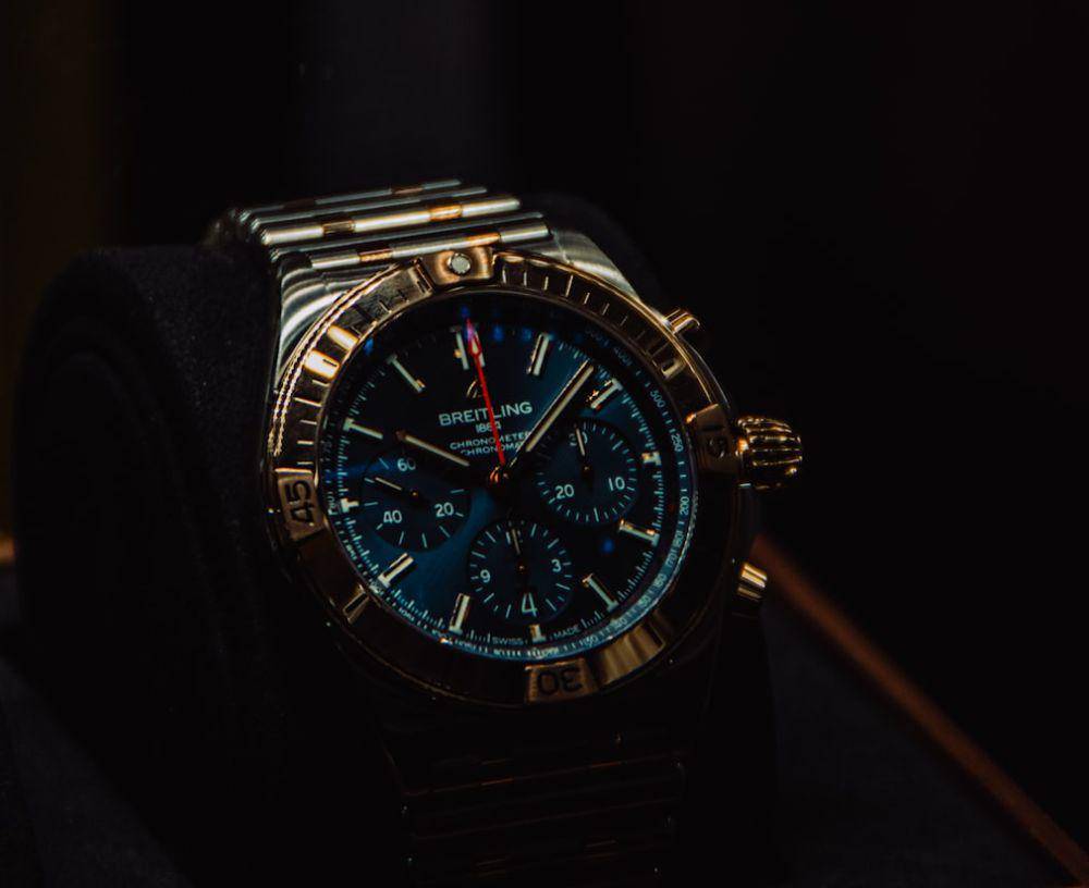 ilustrasi Breitling Navitimer (unsplash.com/Laurenz Heymann)