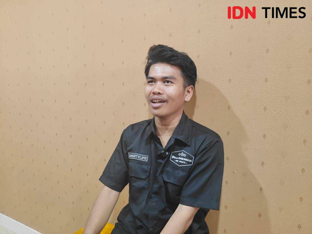 Febby Febriadi saat bercerita bekerja jadi admin judol di Kamboja. (IDN Times/Imam Faishal)