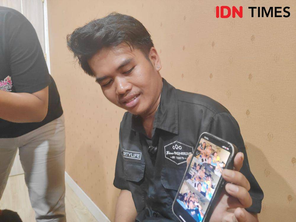 Febby Febriadi saat bercerita bekerja jadi admin judol di Kamboja. (IDN Times/Imam Faishal)