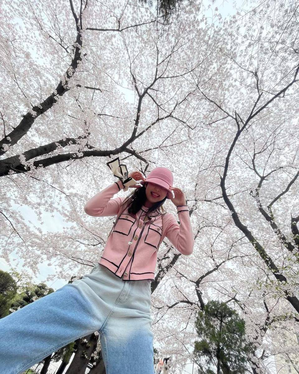 OOTD kece bertema biru ala Jennie BLACKPINK (instagram.com/jennierubyjane)