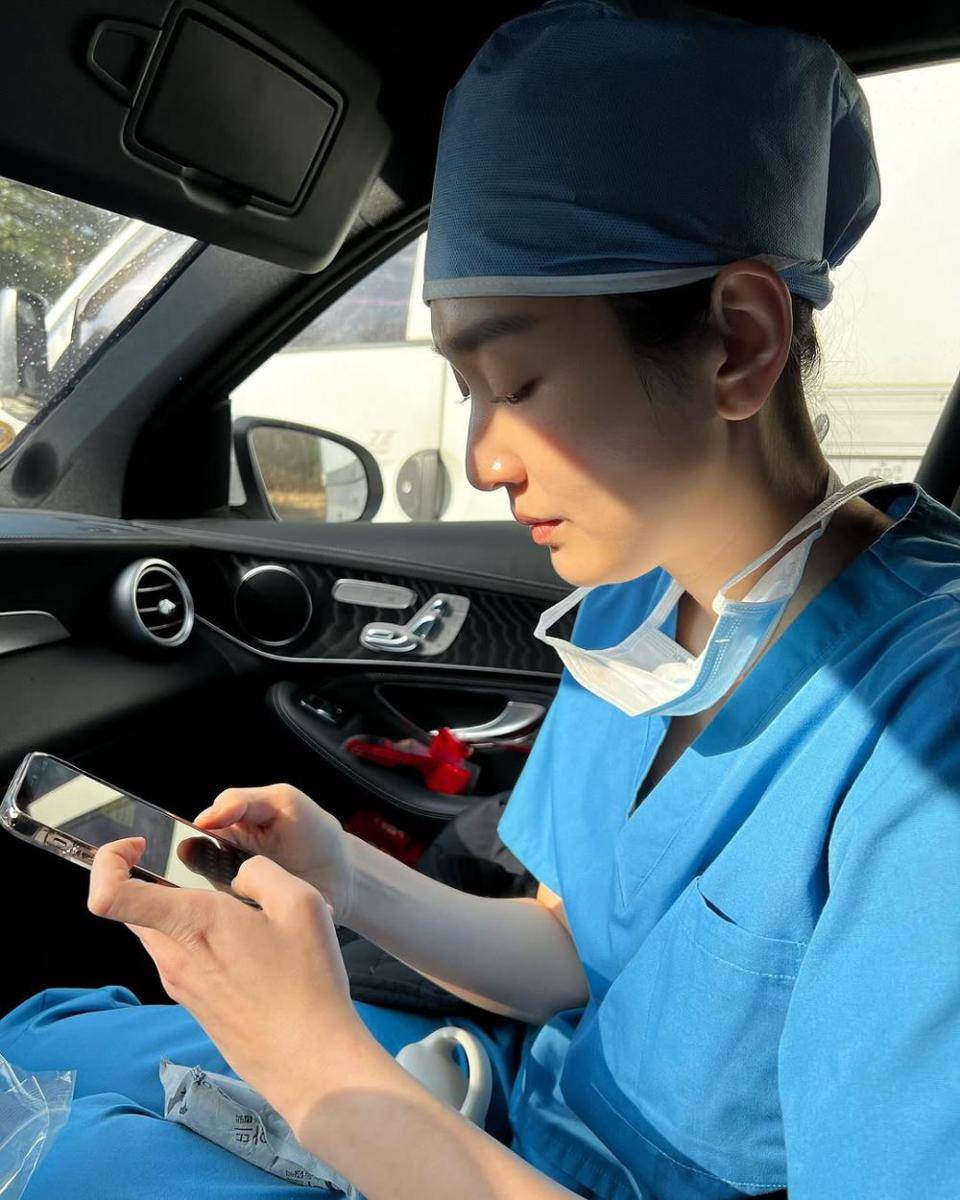 potret Kim Hye In di drama Resident Playbook (instagram.com/_hyein.kim_)