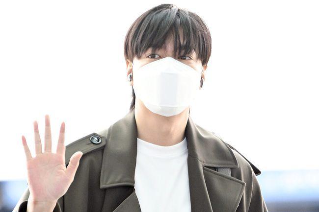 7 Potret Lee Min Ho Berangkat ke Jakarta, Siap Fan Meeting!