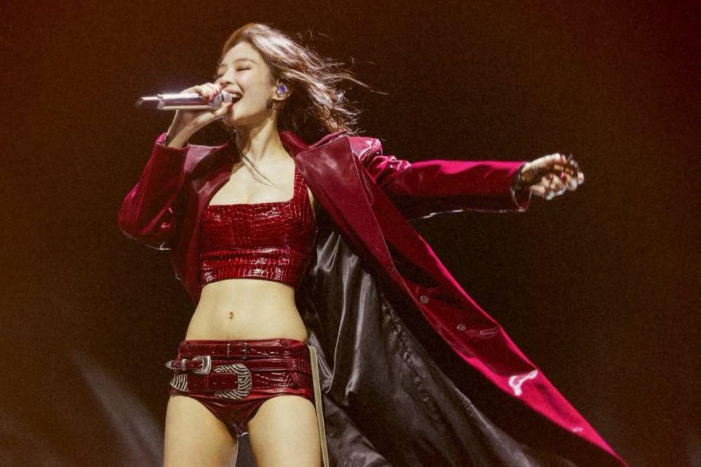 Lirik Lagu with the IE (way up) - Jennie BLACKPINK, Ada di Coachella
