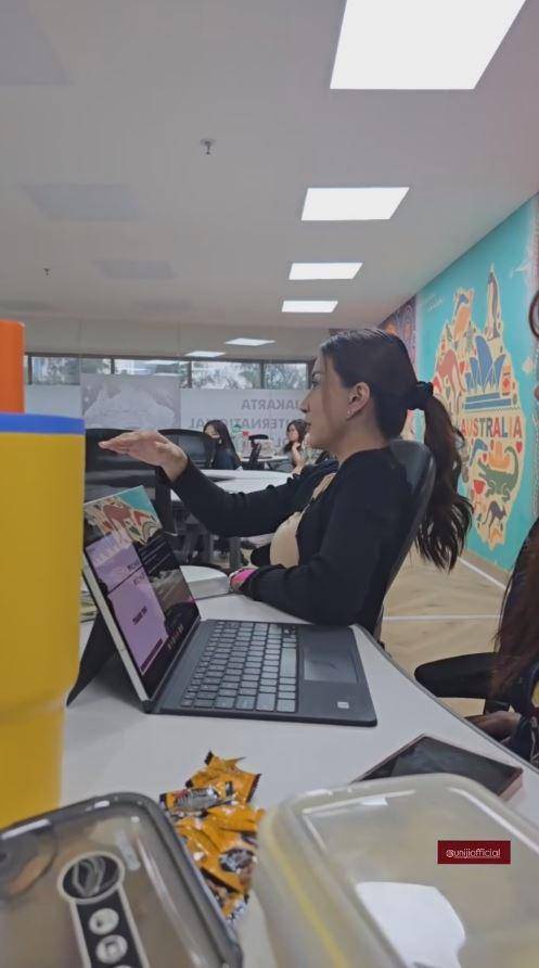 Sarwendah kuliah S1 (Instagram.com/sarwendah29)