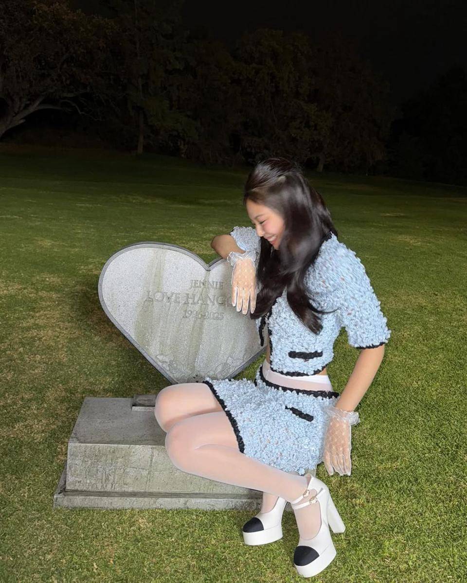 OOTD kece bertema biru ala Jennie BLACKPINK (instagram.com/jennierubyjane)