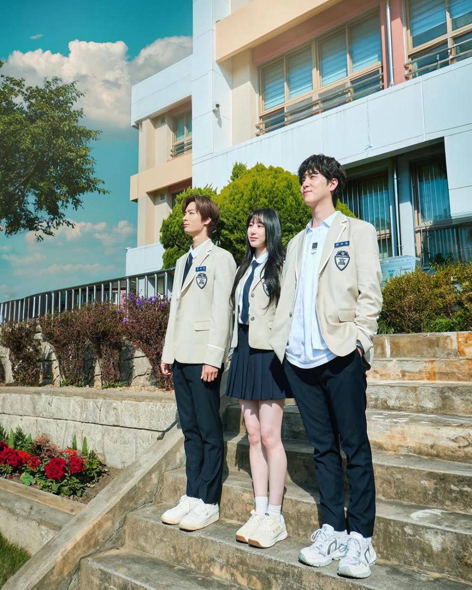 poster Let's Dance (instagram.com/big_ocean.official)