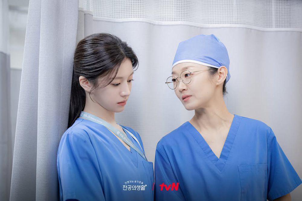 7 Tanda Yi Young Bakal Jadi Penerus Dokter Seo di Resident Playbook