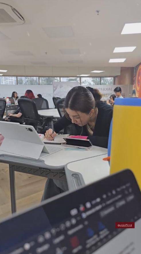 Sarwendah kuliah S1 (Instagram.com/sarwendah29)