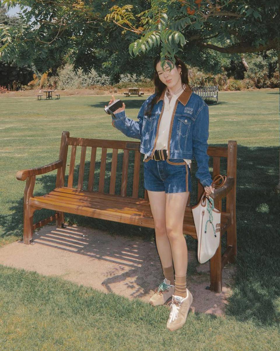 gaya denim on denim ala Jenny Tsang (instagram.com/tsangtastic)