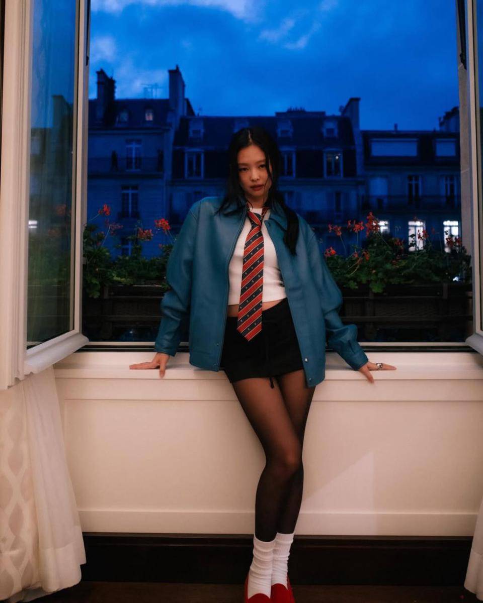 OOTD kece bertema biru ala Jennie BLACKPINK (instagram.com/jennierubyjane)
