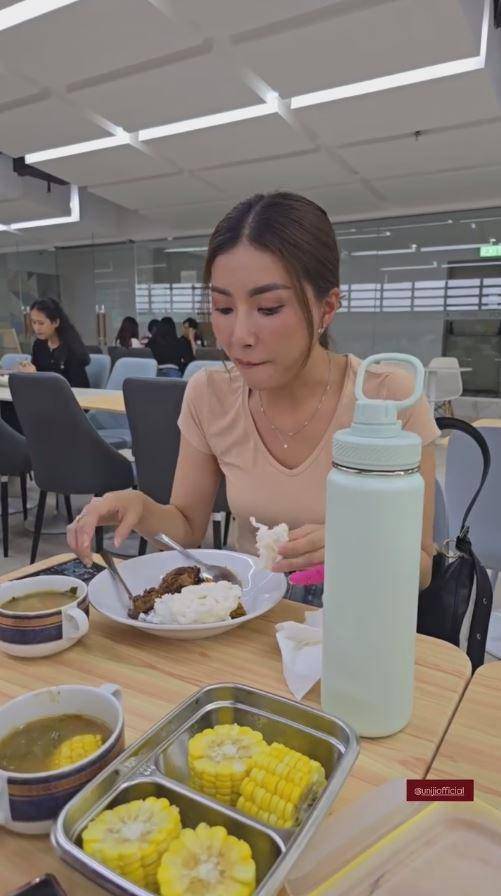 Sarwendah kuliah S1 (Instagram.com/sarwendah29)