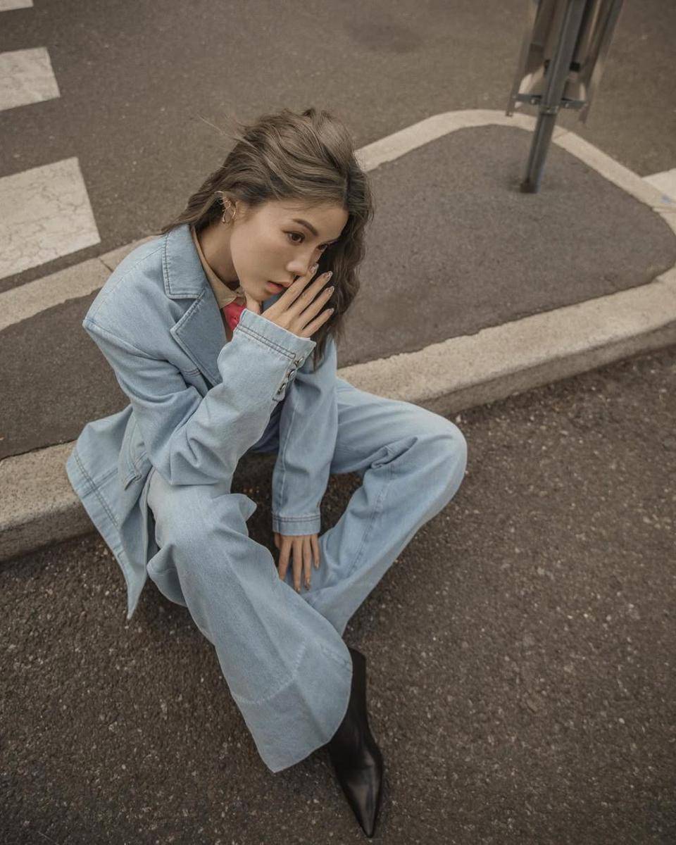 gaya denim on denim ala Jenny Tsang (instagram.com/tsangtastic)