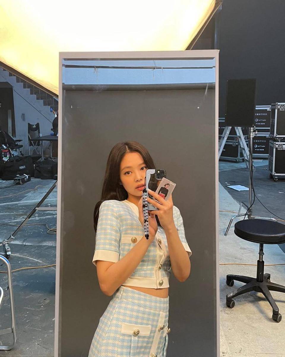 OOTD kece bertema biru ala Jennie BLACKPINK (instagram.com/jennierubyjane)