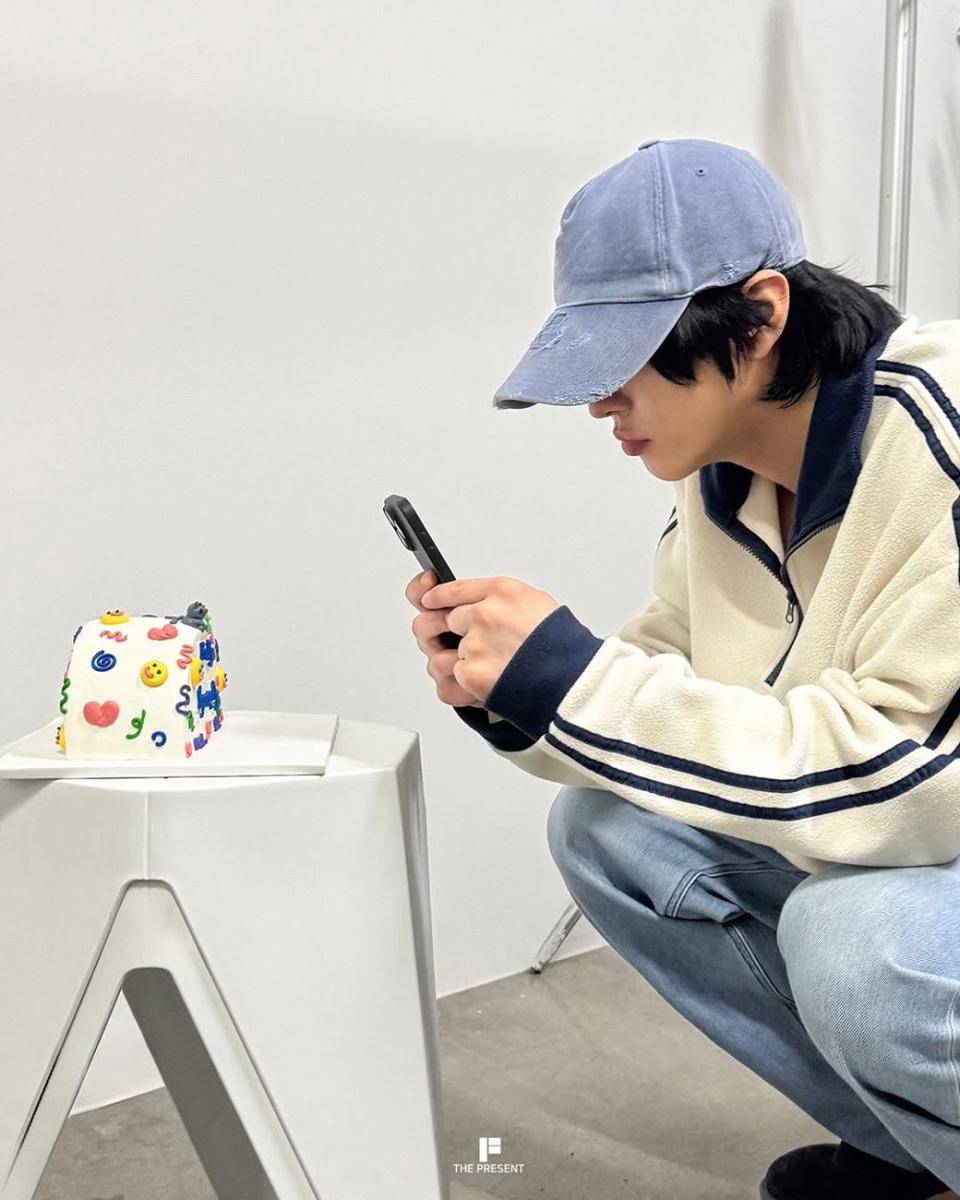 potret ulang tahun Ahn Hyo Seop ke-30 (instagram.com/ahnhyoseop_archive)
