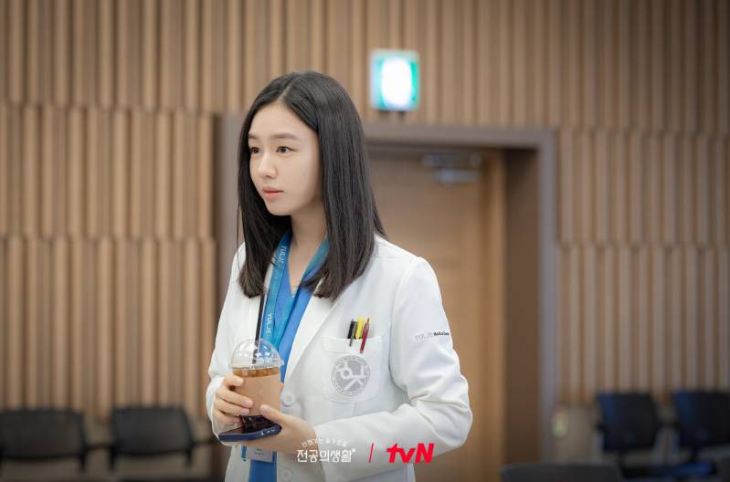 Ahn Eun Jin di drama Resident Playbook (Dok. tvN/Resident Playbook)