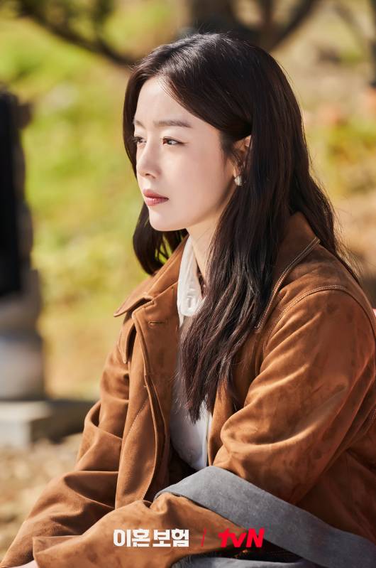 Han Sun Hwa di drama The Divorce Insurance (Dok. tvN/The Divorce Insurance)