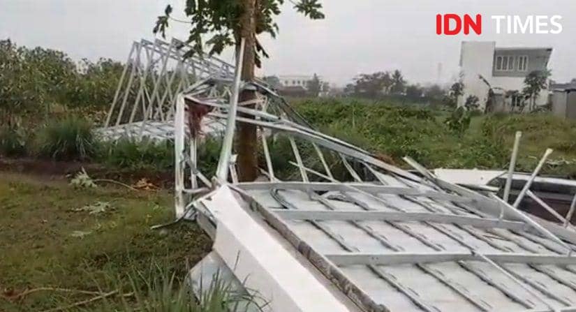 Puting Beliung di Banyumas, Atap Rumah Warga Rusak