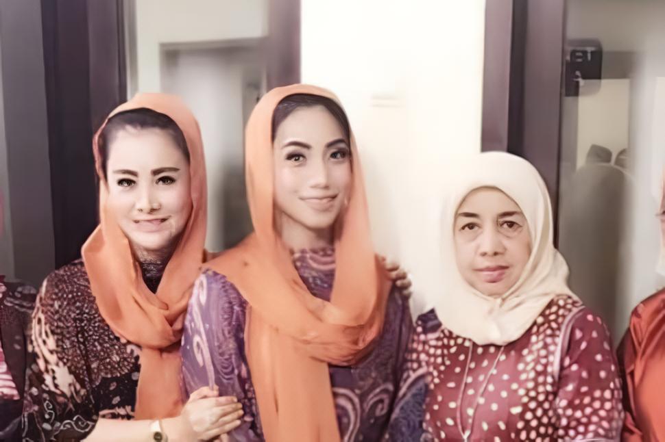 Kenangan Cici Faramida dan Siti KDI Bersama Sang Ibu yang Berpulang