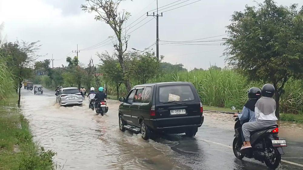 Banjir Genangi Jalan dan Pemukiman di Ngariboyo Magetan