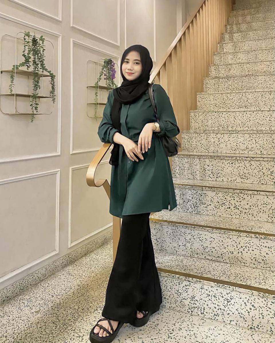 potret ide OOTD kasual feminin yang anggun dan elegan ala Syahna (instagram.com/syahnaqrt)